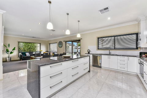 Accommodation On Lansell 2 - Hervey Bay Accommodation 1