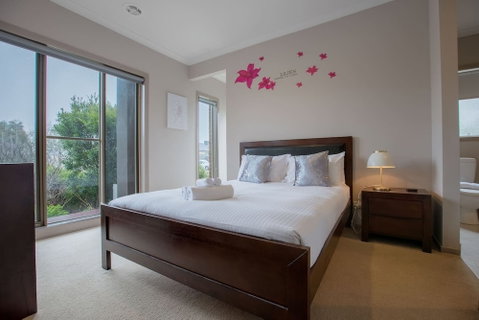 Gorgeous 4BR Home In Point Cook - Hervey Bay Accommodation 3