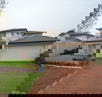 Superb Luxe 5BR Housepoint Cook Near Lake - Hervey Bay Accommodation