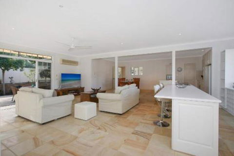 Bella House - Hervey Bay Accommodation 3