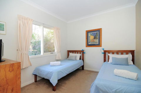 Bimbadeen Comfortable Country Styled House! - Hervey Bay Accommodation 2