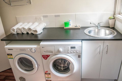 Russell Falls Holiday Cottages - Hervey Bay Accommodation 3