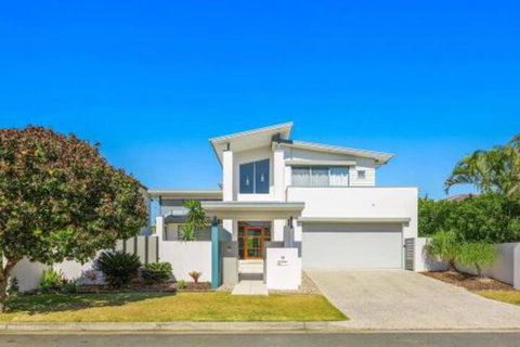 Elliston At Corporate Boardies. - Hervey Bay Accommodation 2