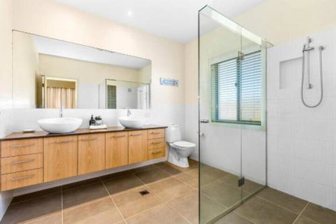 Elliston At Corporate Boardies. - Hervey Bay Accommodation 5