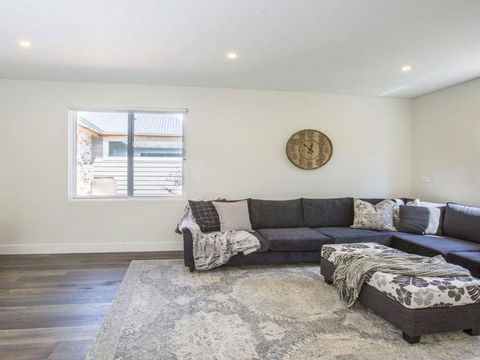 Amaroo Modern Luxurious & Chic - Tourism Hervey Bay 4