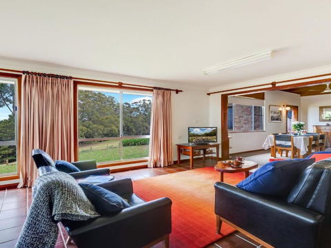 Captains Lookout Elevated Ocean Views Rural Stay - Hervey Bay Accommodation 3