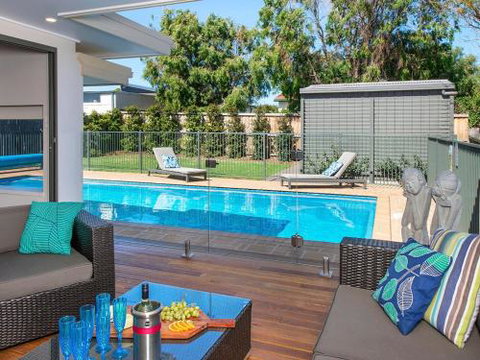 Emerald Coastal Walk Swimming Pool Pet Friendly - Hervey Bay Accommodation 3
