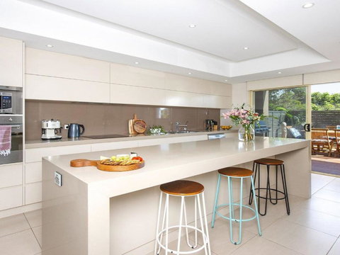 Emerald Coastal Walk Swimming Pool Pet Friendly - Hervey Bay Accommodation 5