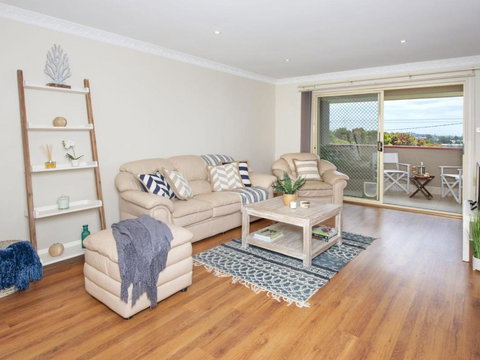 Emerald Coastal Walk Swimming Pool Pet Friendly - Hervey Bay Accommodation 4