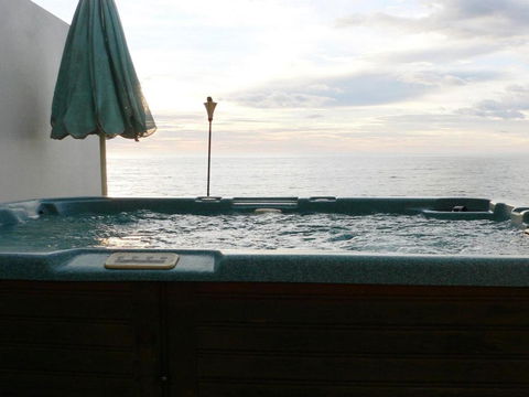 Joness Beach House Perfect Location With Views! - Hervey Bay Accommodation 2