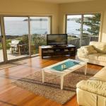 Joness Beach House Perfect Location With Views! - Hervey Bay Accommodation 0