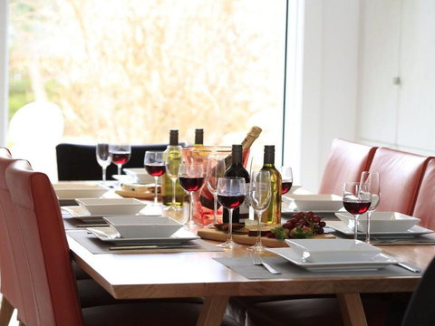 Lovett Quirky Stylish With A Bush Backdrop - Hervey Bay Accommodation 5