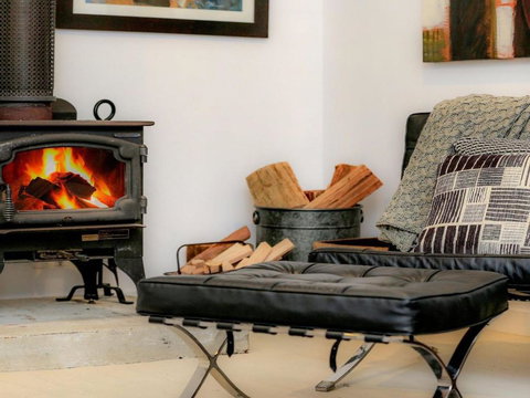 Lovett Quirky Stylish With A Bush Backdrop - Hervey Bay Accommodation 2