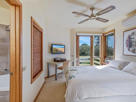 Maldas Retreat Air Con Fireplace & Outdoor Spa - Hervey Bay Accommodation 6