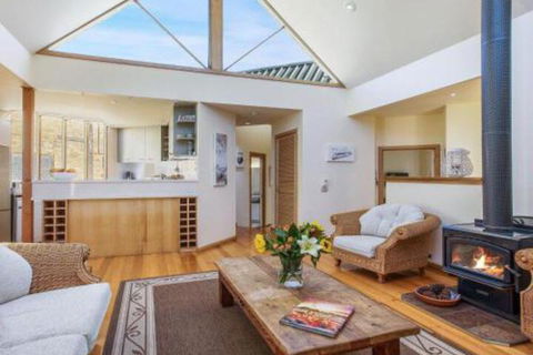 Maldas Retreat Air Con Fireplace & Outdoor Spa - Hervey Bay Accommodation 0