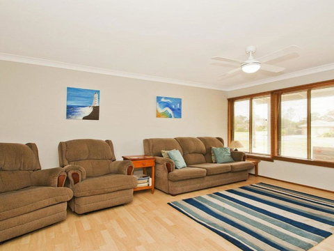 Tea Tree Cottage Great Yard For Pets & Kids - Hervey Bay Accommodation 5
