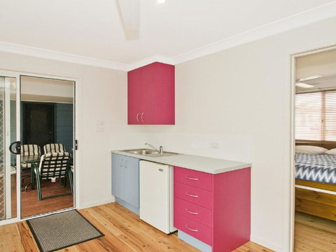 Tea Tree Cottage Great Yard For Pets & Kids - Hervey Bay Accommodation 6