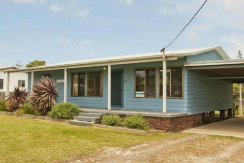 Tea Tree Cottage Great Yard For Pets & Kids - Hervey Bay Accommodation 0