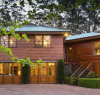 Treetops elegant inviting designer cedar home - Hervey Bay Accommodation