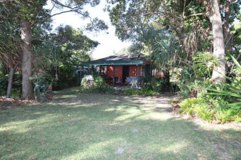 Signal Cottage - Hervey Bay Accommodation 0