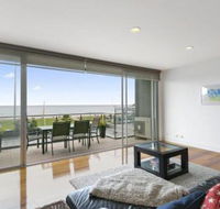 LOUTTIT BAY APARTMENT 1 Free wifi ocean views  the ultimate location - Hervey Bay Accommodation