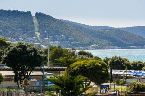 LOUTTIT BAY APARTMENT 1 Free Wifi Ocean Views & The Ultimate Location - Hervey Bay Accommodation 4