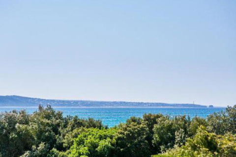 LOUTTIT BAY APARTMENT 1 Free Wifi Ocean Views & The Ultimate Location - Hervey Bay Accommodation 3
