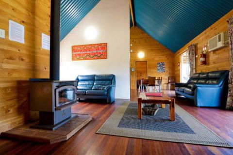 Sunnyhurst Chalets Rural Stay - Hervey Bay Accommodation 3