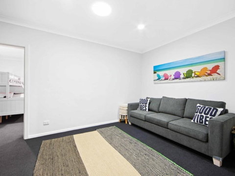 Hibbard Waterfront Escape - Hervey Bay Accommodation 6