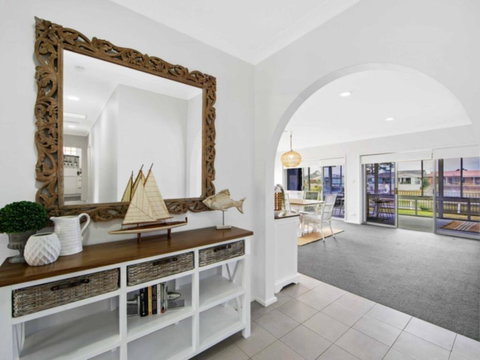 Hibbard Waterfront Escape - Hervey Bay Accommodation 1