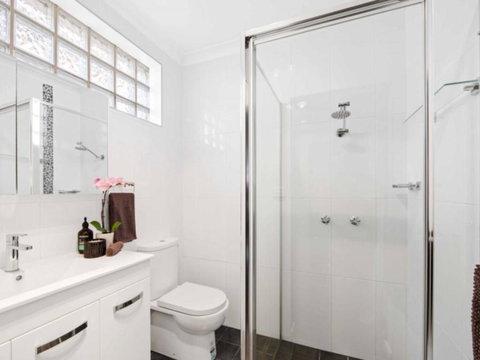 Hibbard Waterfront Escape - Hervey Bay Accommodation 4