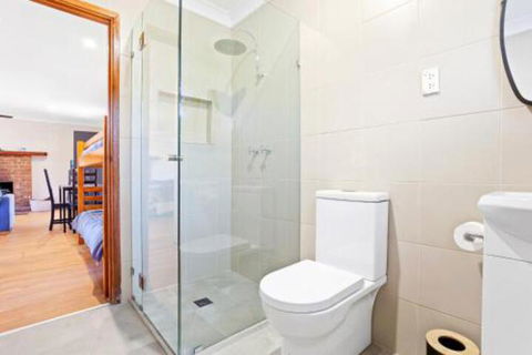 Braeside Cabin Three Parsonsia - Hervey Bay Accommodation 7