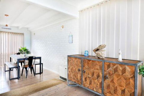 Azure Absolute Beachfront Pet Friendly - Hervey Bay Accommodation 4