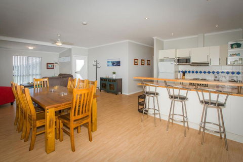 Desert Pea - Hervey Bay Accommodation 5