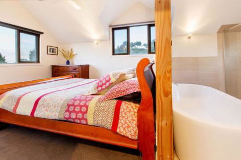 BAY VIEWS On MANNA DROMANA - Hervey Bay Accommodation 1