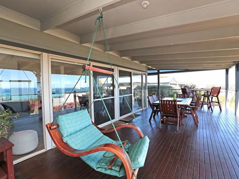 BAY VIEWS On MANNA DROMANA - Hervey Bay Accommodation 5