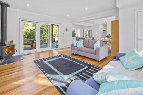 COASTAL BREEZE BALNARRING - Hervey Bay Accommodation 6