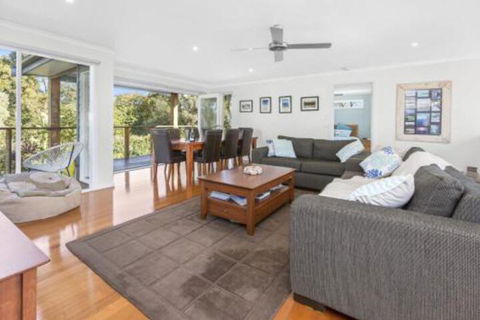 COASTAL BREEZE BALNARRING - Hervey Bay Accommodation 4