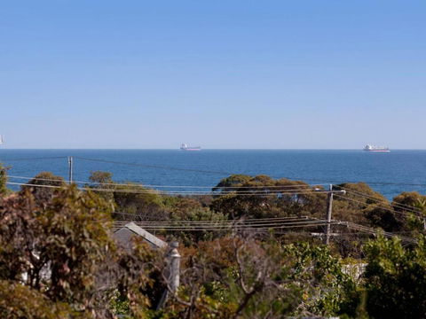 DROMANA BAY VIEWS DROMANA - Hervey Bay Accommodation 2
