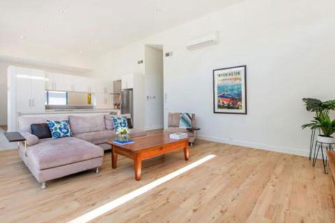 PALM COURT RETREAT MORNINGTON - Hervey Bay Accommodation 4