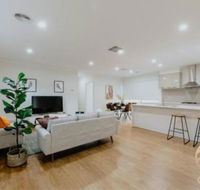 118 Refreshing 3BR Werribee Family House - Hervey Bay Accommodation