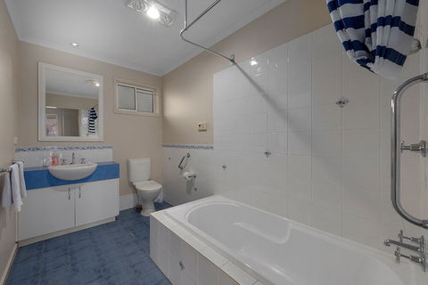 Mulwala Waterside - Hervey Bay Accommodation 2