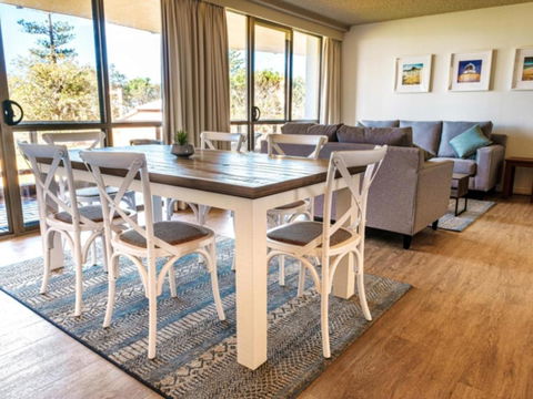 Perfectly Positioned Beachfront Apartment Unit 6 - Hervey Bay Accommodation 4