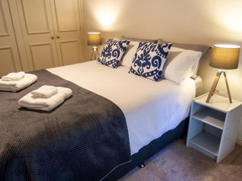 Perfectly Positioned Beachfront Apartment Unit 6 - Hervey Bay Accommodation 2