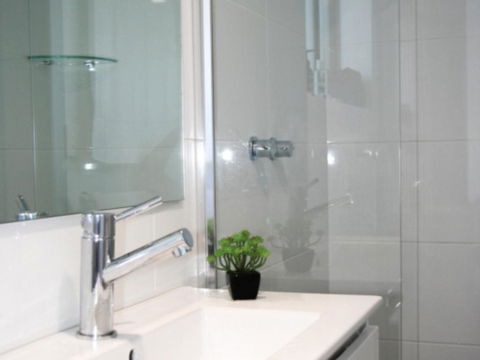 Perfectly Positioned Beachfront Apartment Unit 6 - Hervey Bay Accommodation 3