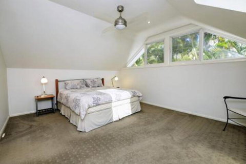 THE BEACH HOUSE - Hervey Bay Accommodation 2