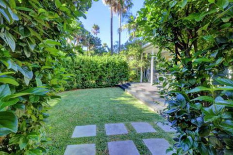 THE BEACH HOUSE - Hervey Bay Accommodation 6