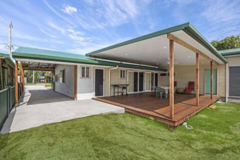 Beach Shack On Towners - Tourism Hervey Bay 0