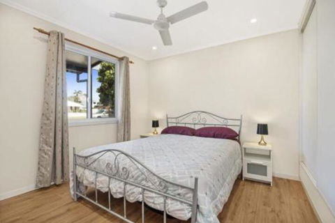 Beach Shack On Towners - Tourism Hervey Bay 7