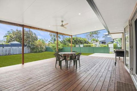 Beach Shack On Towners - Tourism Hervey Bay 5